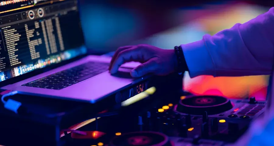 Der ultimative Guide für deinen Bühnen-Look: DJ-Mode, die begeistert!